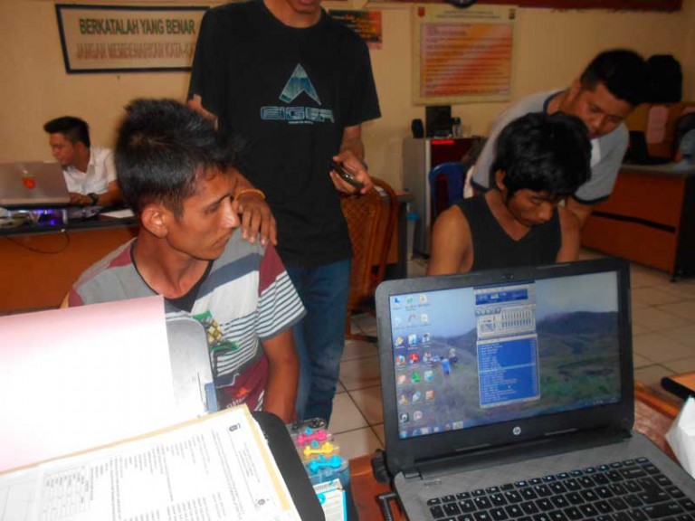 JAKABARING-Dua kawanan begal sadis ditembak. Keduanya M Roberto (23), warga Jalan Mesuji 3, No 281, RT 03/01, Kelurahan Sako, Kecamatan Sako dan Oktariandi alias Okta (30) Warga 27 Ilir.